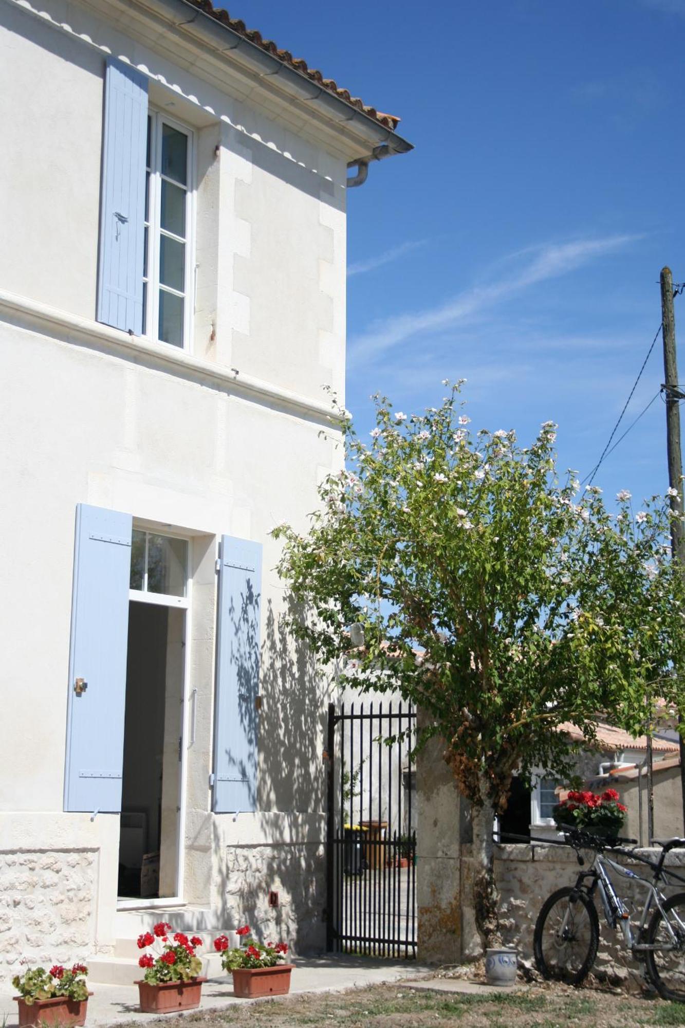 Le Domaine Des Aguins Pension Saujon Buitenkant foto