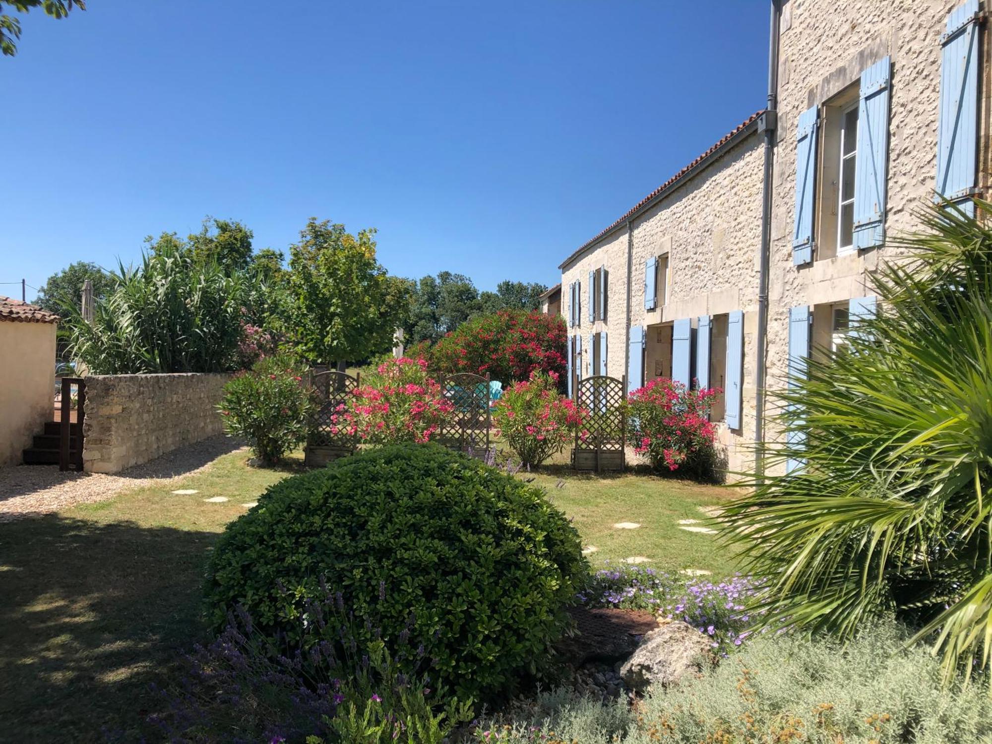 Le Domaine Des Aguins Pension Saujon Buitenkant foto